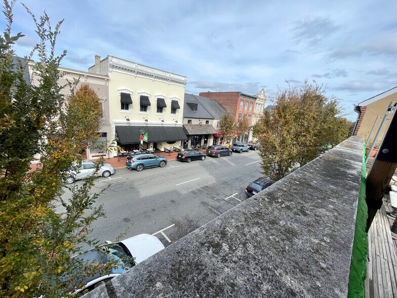More Photos Of 314 William St, Fredericksburg Storefront For Lease