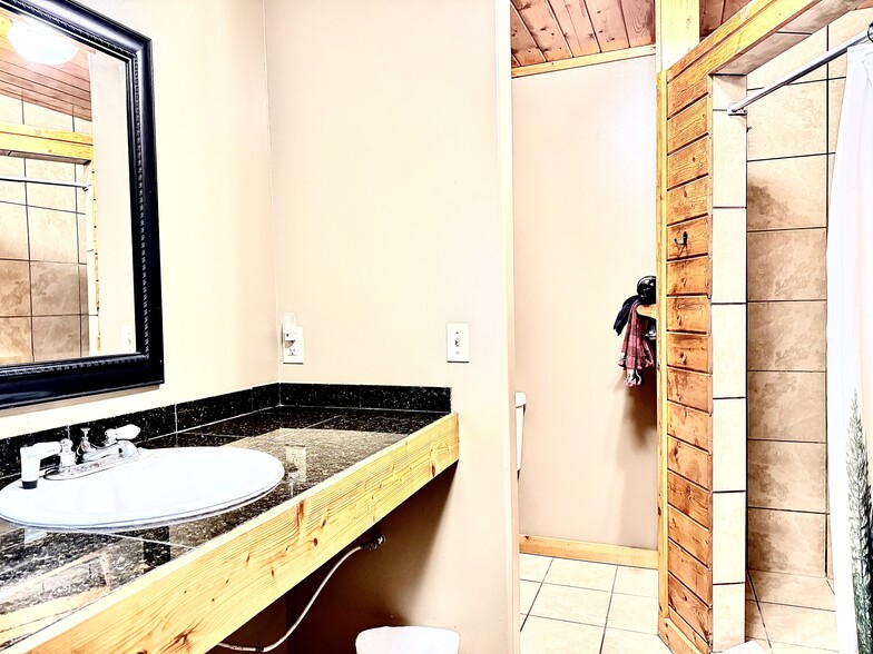 More Photos Of 1665 Whisper Ridge Rd, Ashton Hotel For Sale