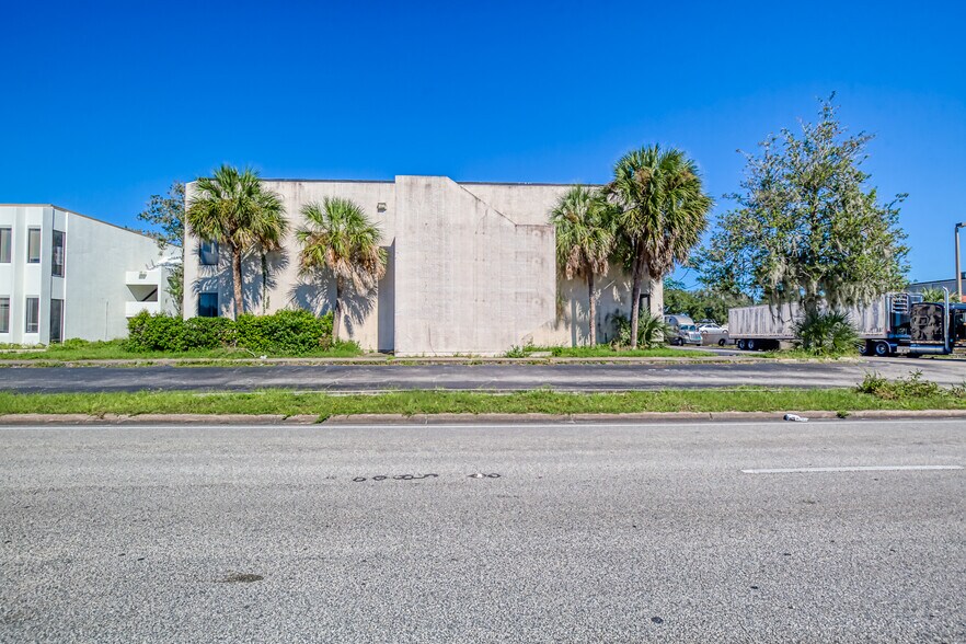 More Photos Of 6501 Arlington Expy, Jacksonville Office Residential For Sale