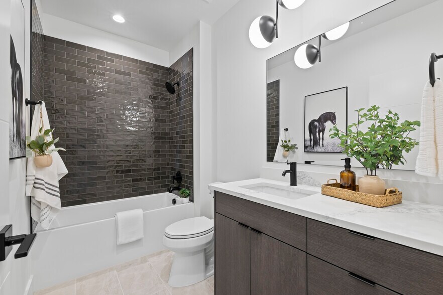 More Photos Of 1011 S Orchard St, Boise Apartments For Sale