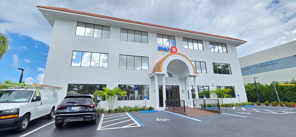 More Photos Of 2375 Tamiami Trl N, Naples Loft Creative Space For Sale