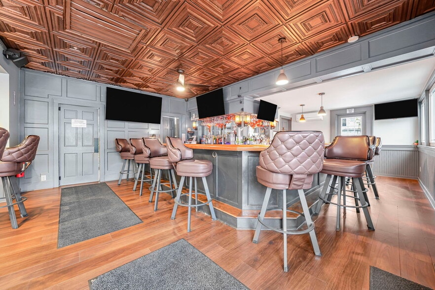 More Photos Of 112 Windermere Ave, Greenwood Lake Bar For Sale