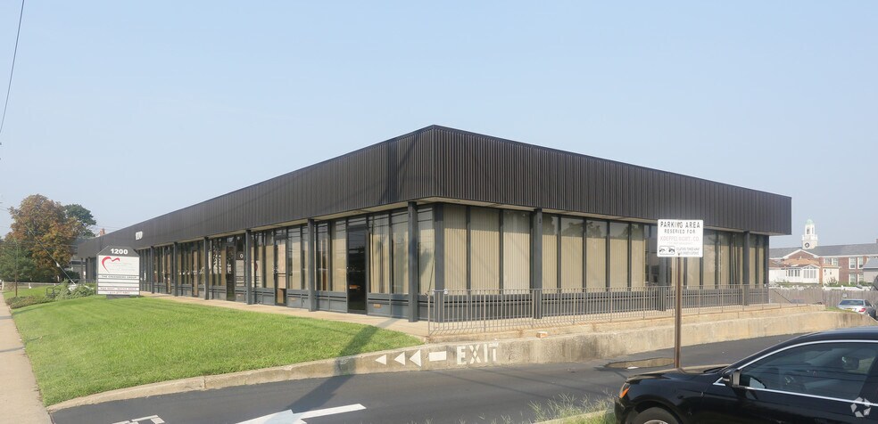 More Photos Of 1200 W Broadway, Hewlett Medical For Lease