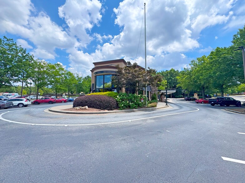 More Photos Of 2020 Satellite Blvd, Duluth Fast Food For Sale
