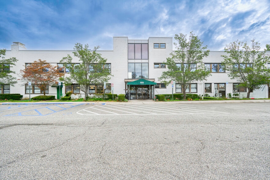 Primary Photo Of 520 Franklin Ave, Garden City Medical For Sale