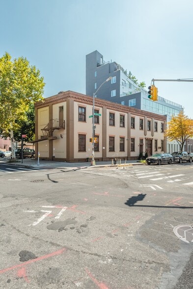 More Photos Of 54 Franklin St, Brooklyn Apartments For Sale