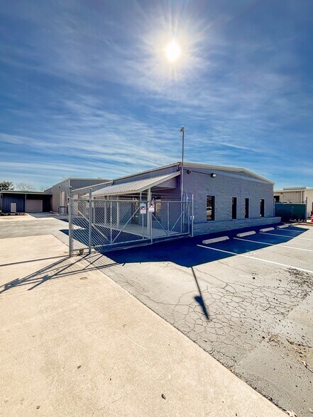 Primary Photo Of 116 Commercial Pl, Schertz Warehouse For Sale