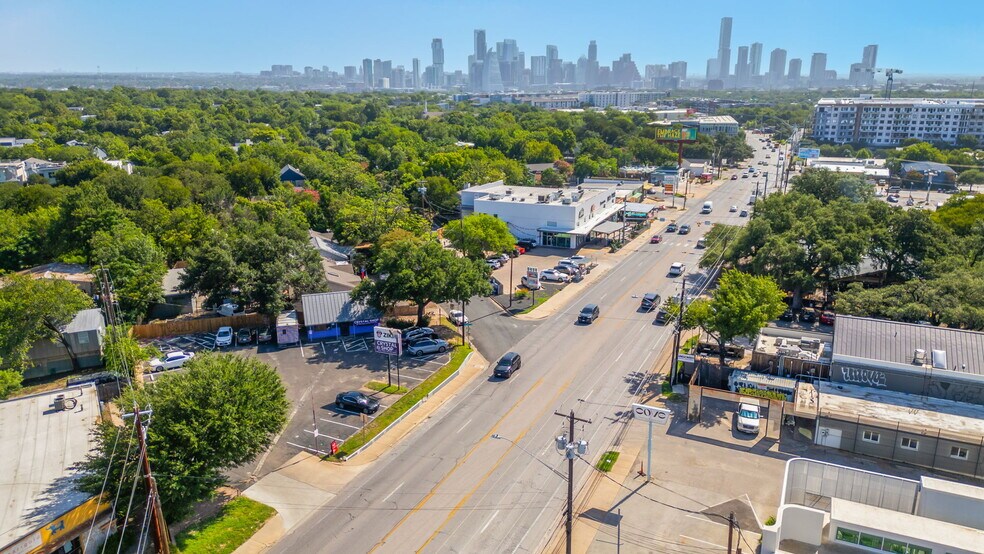 More Photos Of 2120 S Lamar Blvd, Austin Freestanding For Sale