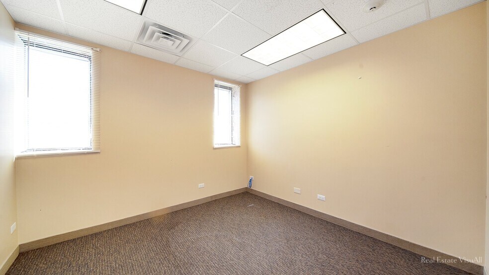 More Photos Of 129 S Roselle Rd, Schaumburg Office For Sale