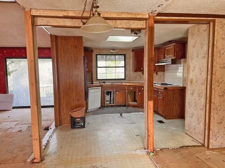 More Photos Of 3268 - 3244 River Fork Rd, Waterloo Bar For Sale