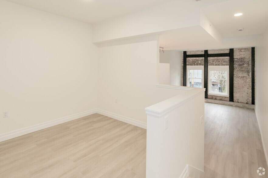 More Photos Of 825 Fort St, Victoria Apartments For Lease