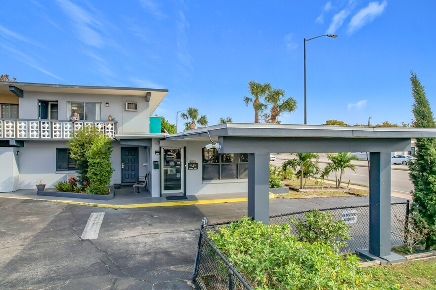 More Photos Of 307 E Vine St, Kissimmee Hotel For Sale