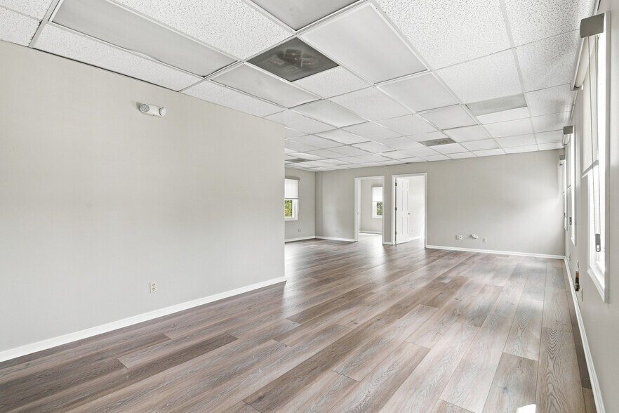 More Photos Of 33610 Solon Rd, Solon Office For Sale