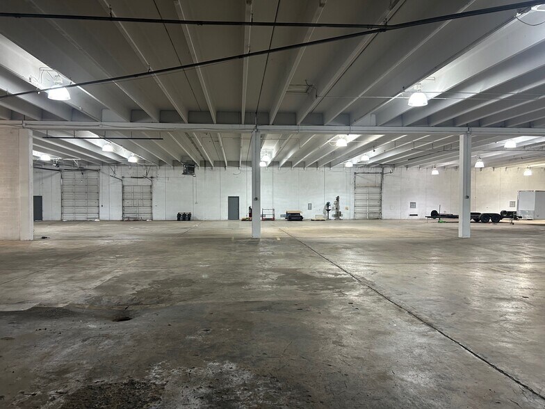 More Photos Of 1103 E Maguire Rd, Noble Light Manufacturing For Sale