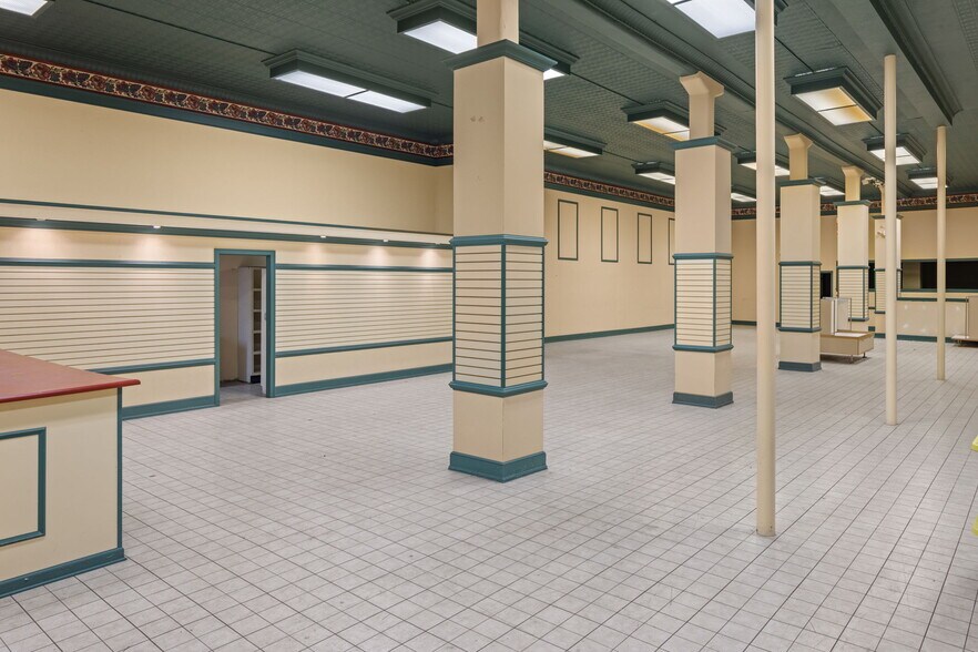 More Photos Of 203 N Court St, Florence Department Store For Sale