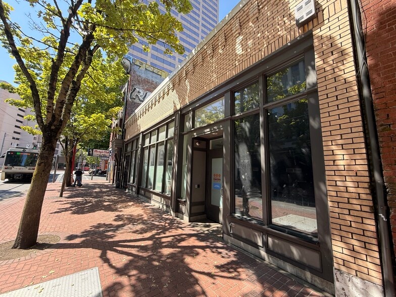 More Photos Of 11 NW 5th Ave, Portland Storefront Retail Office For Sale