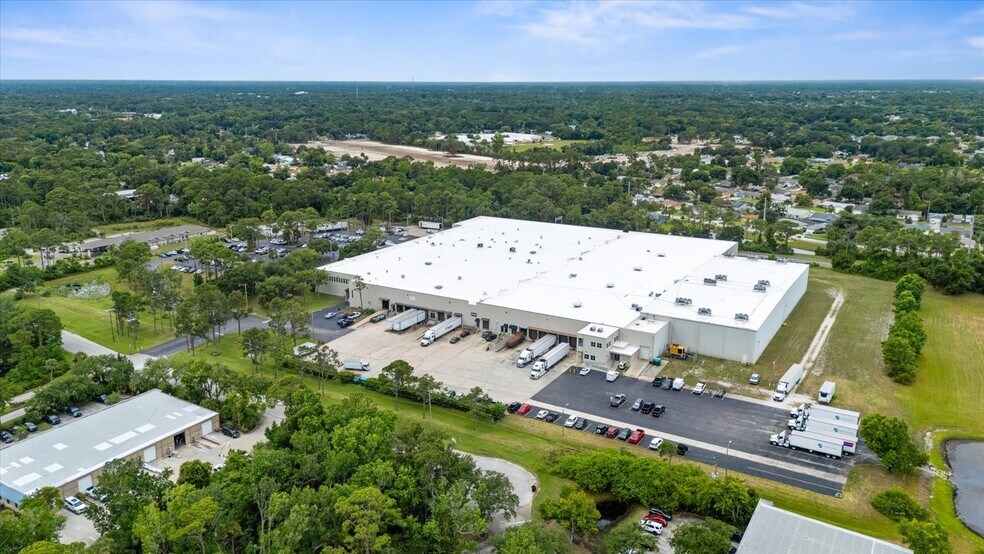 More Photos Of 3100 S Ridgewood Ave, South Daytona Distribution For Lease