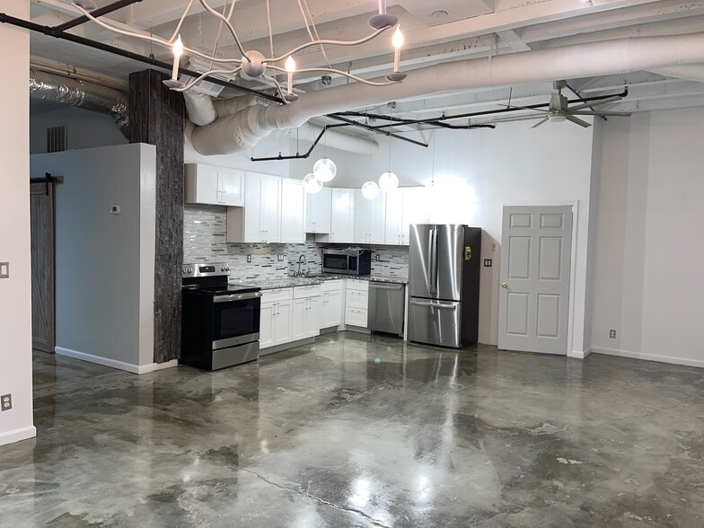 More Photos Of 555 Whitehall St SW, Atlanta Distribution For Lease