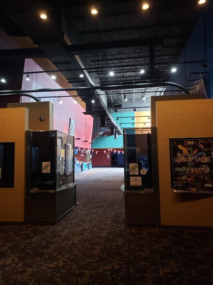 More Photos Of 3330 W Roosevelt Rd, Chicago Movie Theatre For Lease