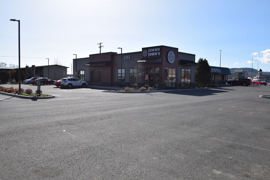 More Photos Of 2984 S 6th St, Klamath Falls Storefront Retail Office For Lease