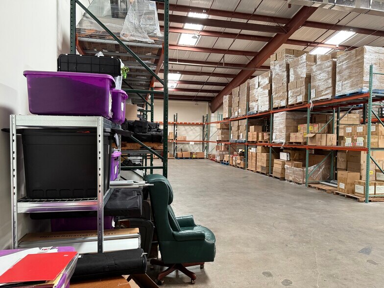 More Photos Of 7140-7176 15th St E, Sarasota Manufacturing For Lease