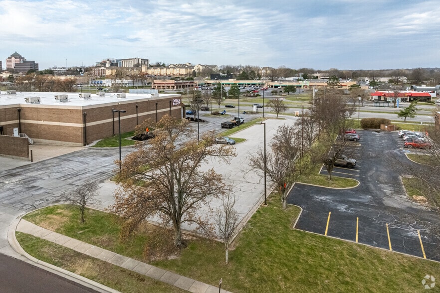 More Photos Of 10553 Metcalf Ave, Overland Park Land For Lease
