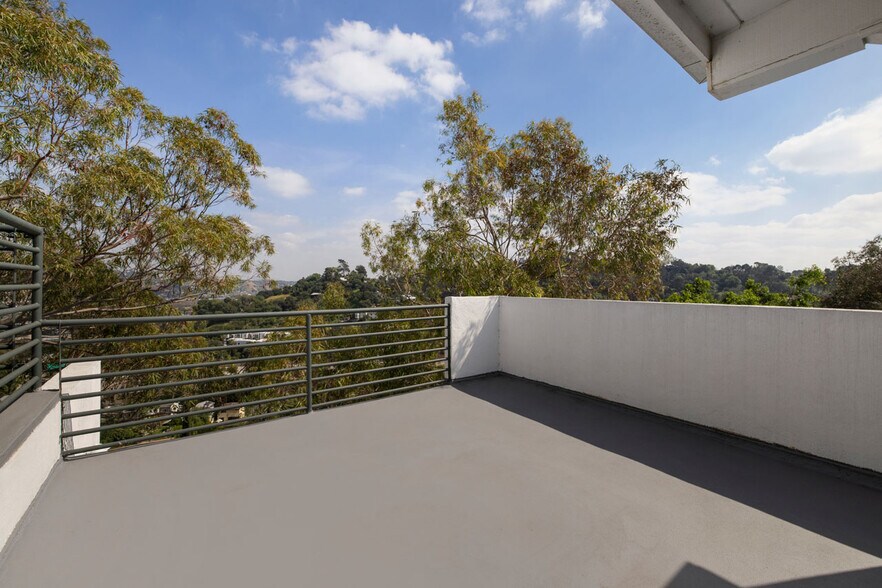 More Photos Of 2330 Silver Ridge Ave, Los Angeles Apartments For Sale