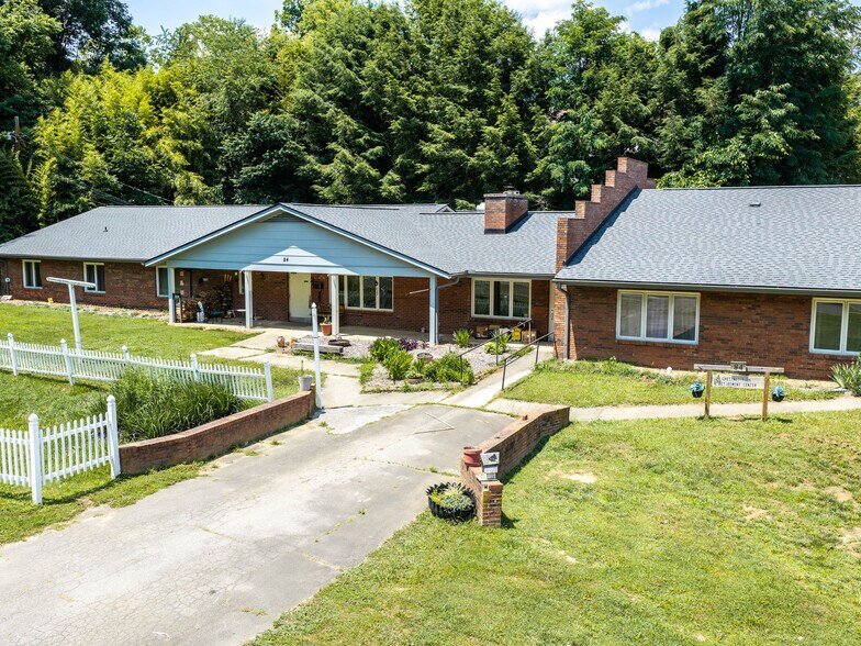 More Photos Of 84 Chestnut Park Dr, Waynesville Healthcare For Sale