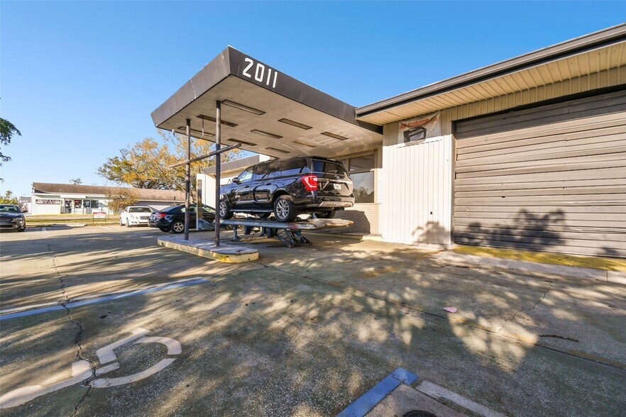 Primary Photo Of 2011 9th St, Bradenton Freestanding For Sale