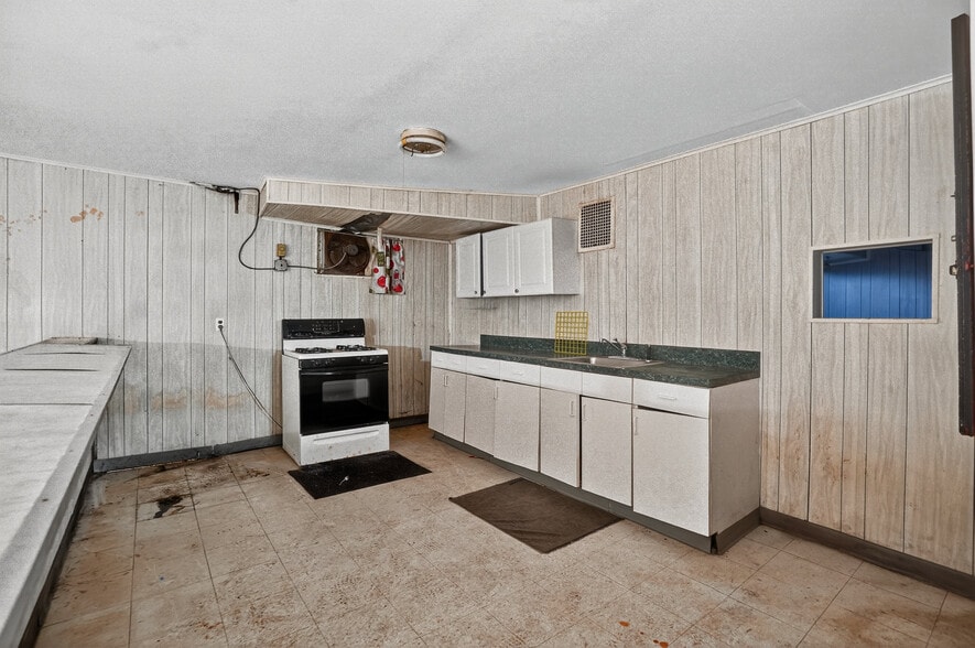 More Photos Of 61 New St, Montclair Specialty For Sale