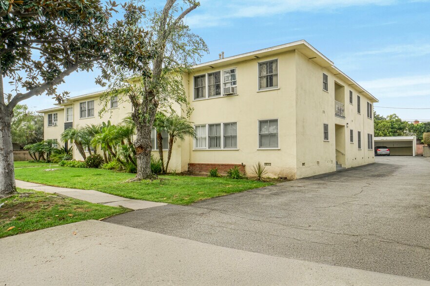 More Photos Of 7933 Alverstone Ave, Los Angeles Apartments For Sale