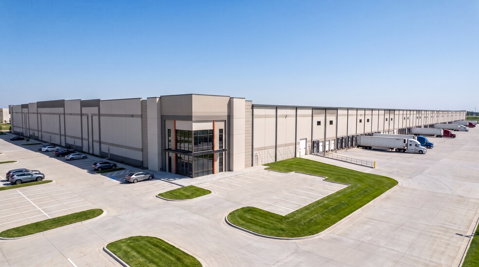 More Photos Of Southport Rd, Wilmer Distribution For Lease