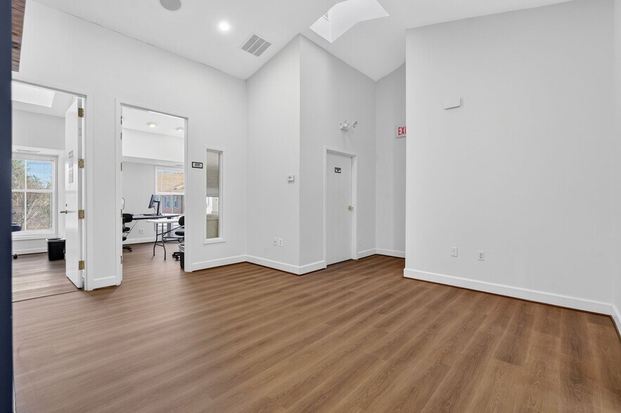 More Photos Of 10130-10134 Colvin Run Rd, Great Falls Medical For Lease