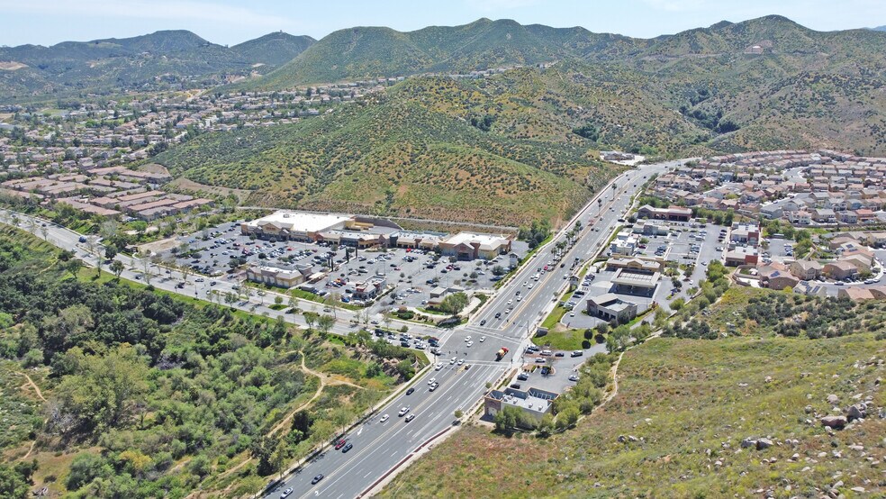 More Photos Of 29985 Canyon Hills Rd, Lake Elsinore Unknown For Lease
