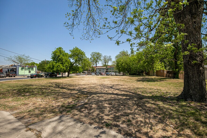 More Photos Of 3522 Broadway, San Antonio Land For Sale
