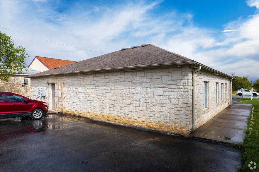 More Photos Of 107 N US Hwy 183, Leander Storefront For Sale