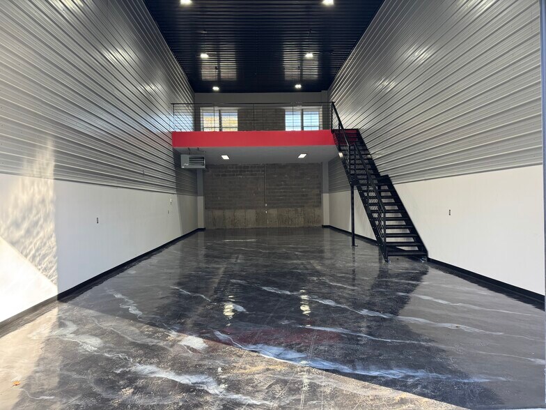 More Photos Of 15 Commerce St, Hawthorne Parking Garage For Lease