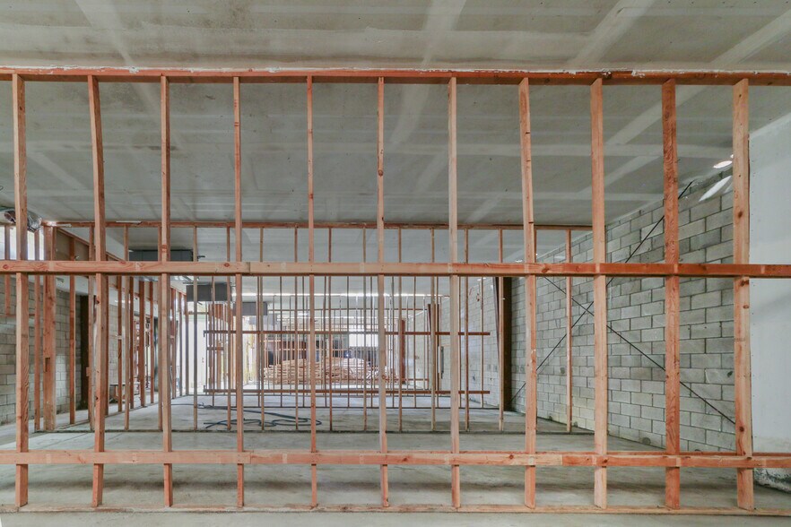More Photos Of 1410-1412 Elwood St, Los Angeles Warehouse For Sale