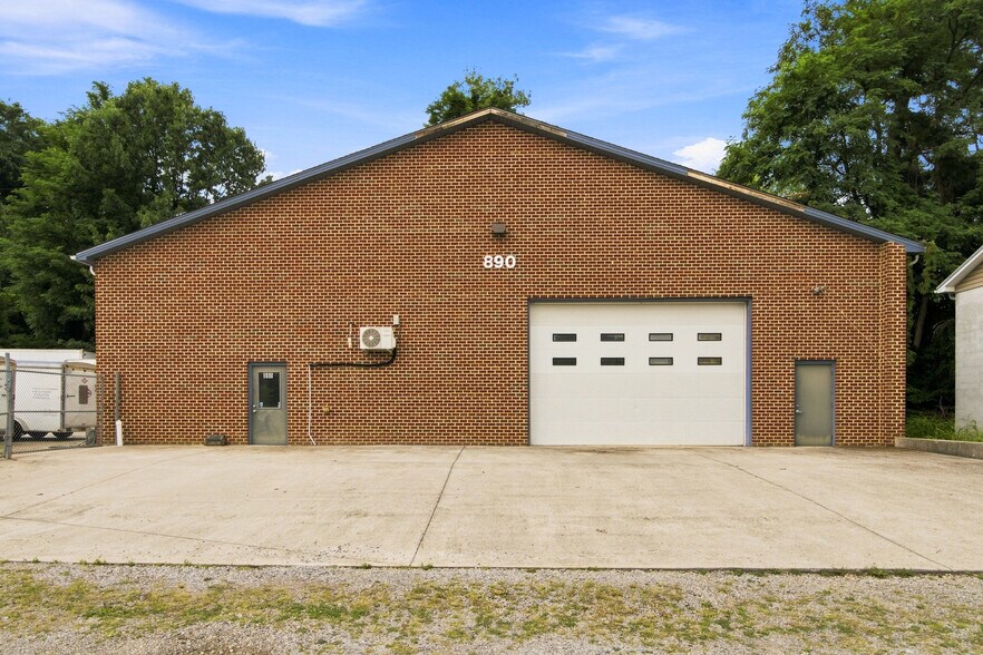 More Photos Of 890 Roanoke St, Christiansburg Warehouse For Lease