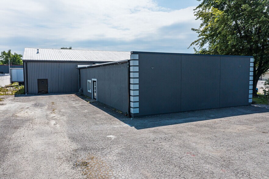More Photos Of 1301 Fabricon Blvd, Jeffersonville Light Manufacturing For Lease