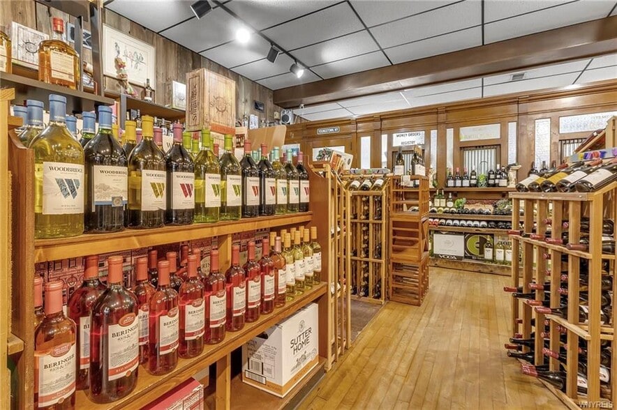 More Photos Of 113 Lockport St, Youngstown General Retail For Sale