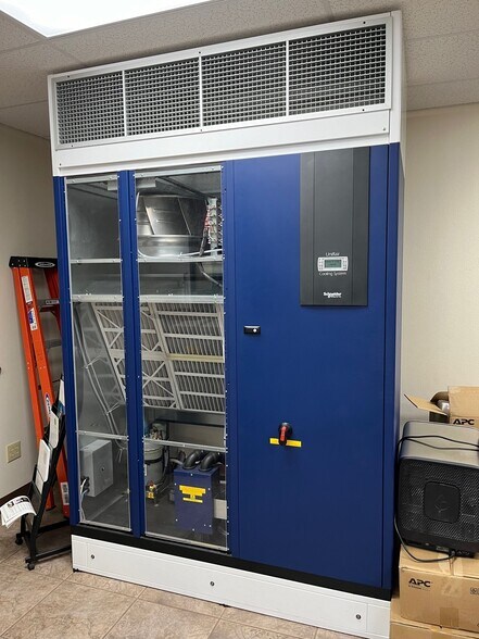 More Photos Of 1733 Universal City Blvd, Universal City Flex For Sale