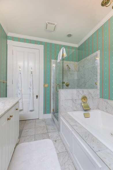 More Photos Of 117 Broad St, Charleston Hotel For Sale