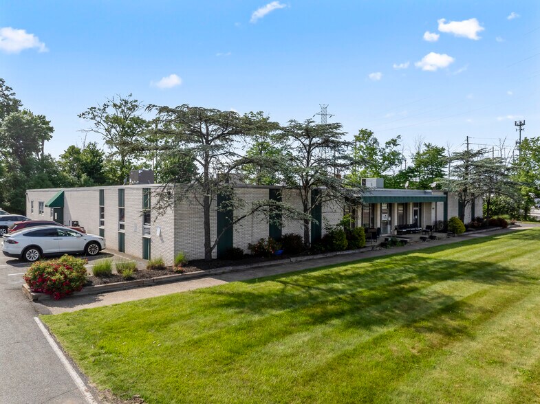 More Photos Of 1501 Livingston Ave, North Brunswick Medical For Lease