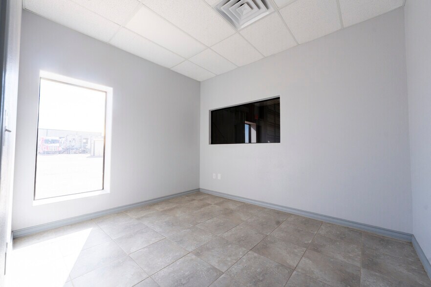 More Photos Of 1508 County Road 1105, Midland Warehouse For Lease