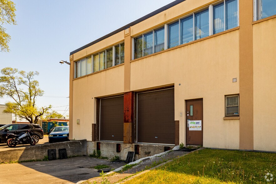 More Photos Of 125 Rue Gagnon, Montréal Manufacturing For Lease