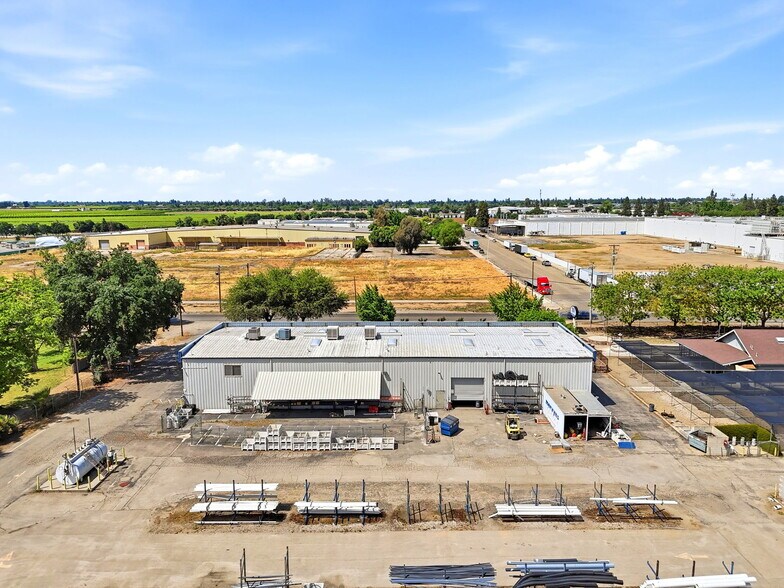 More Photos Of 1260 Buttonwillow Ave, Reedley Warehouse For Sale