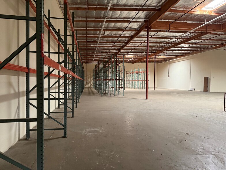 More Photos Of 950 S Wanamaker Ave, Ontario Showroom For Lease