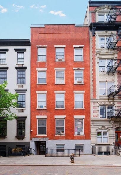 More Photos Of 336 W 19th St, New York Apartments For Sale
