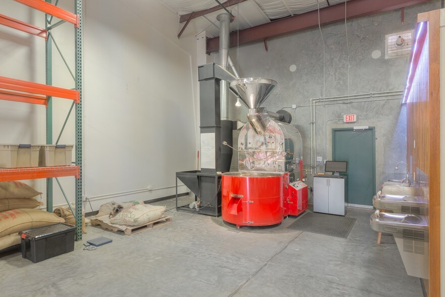 More Photos Of 1220 Biscayne Blvd, Deland Warehouse For Lease